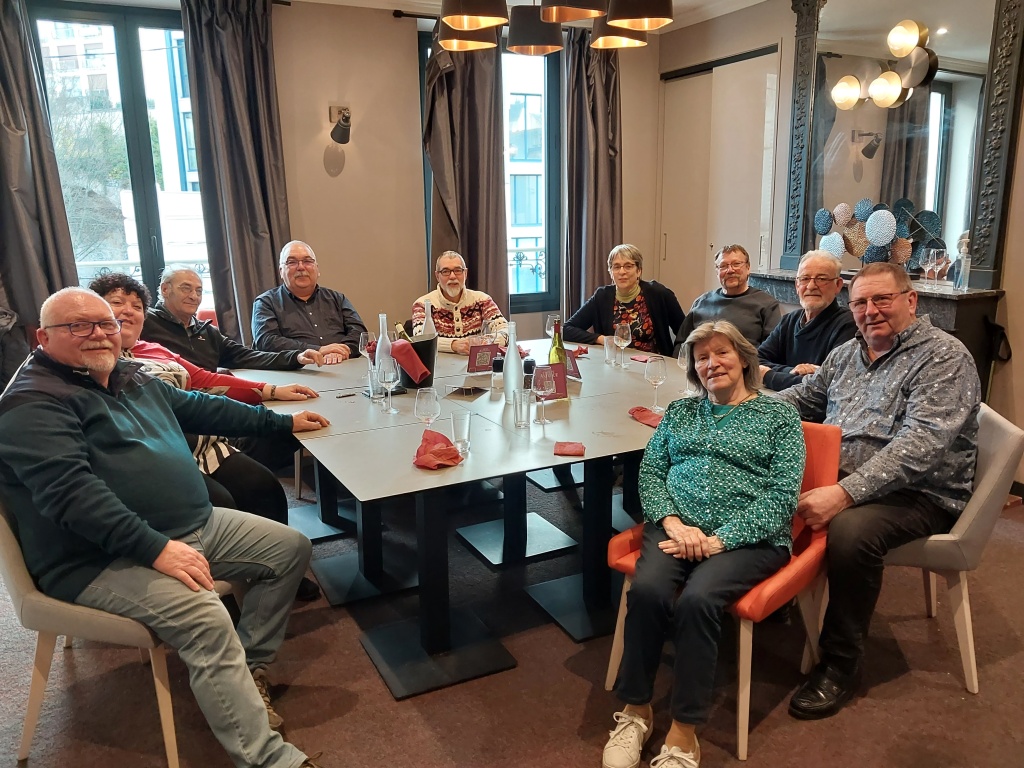 Repas-centre-2022.jpg Repas-centre-2022.jpg
